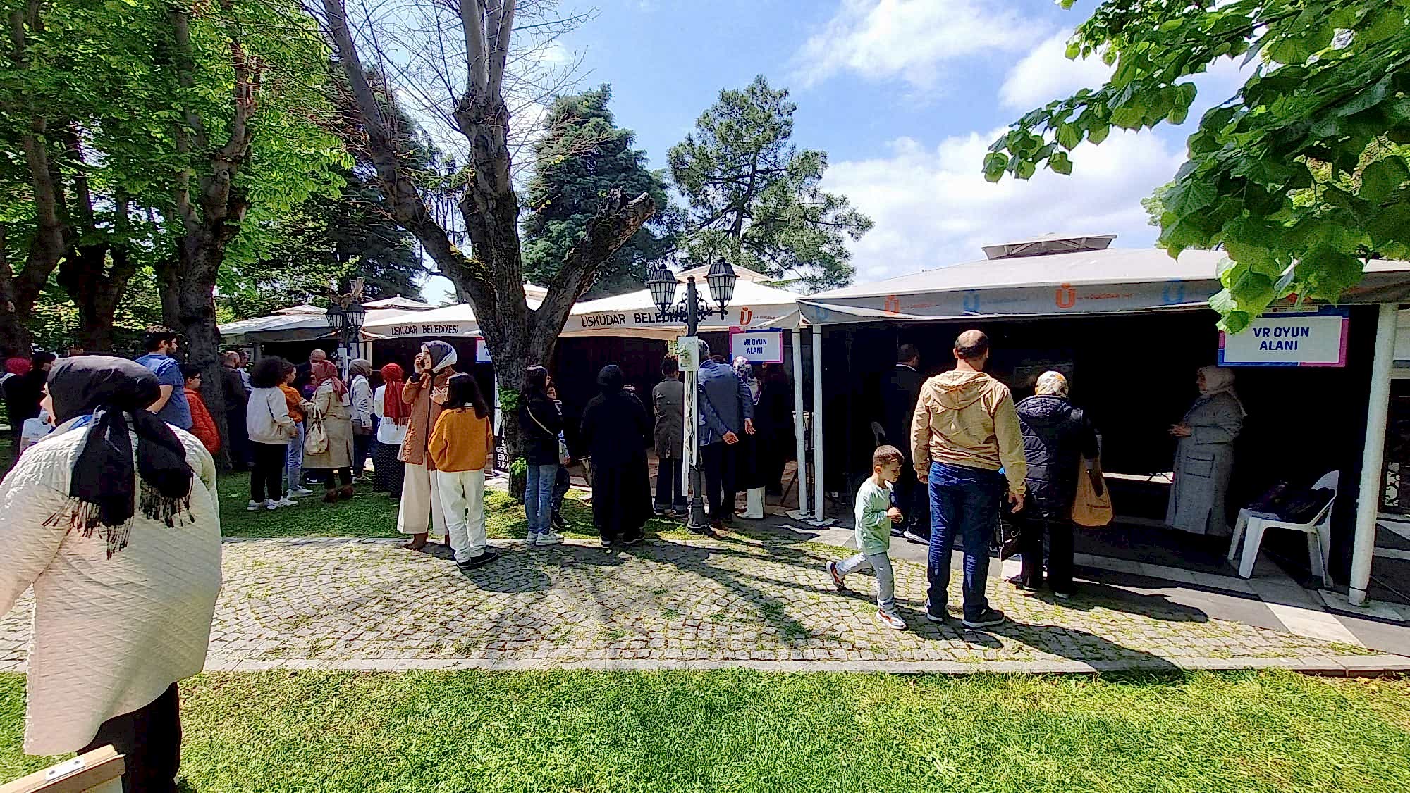 Üsküdar Çocuk Üniversitesi 8. Mezuniyet Töreni'ni, VR Heyecanı ile kutladı.