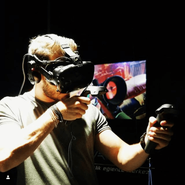Vr House Beşiktaş'taki VR cihaz sayısını 4'ten 8'e çıkardı.
